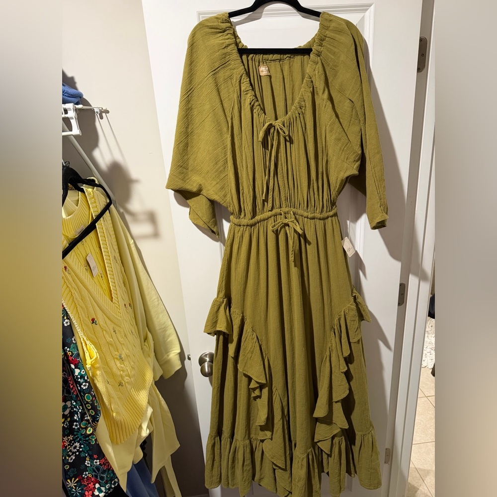 FP Olive Long Sleeve Dress 🔥 XS it’s cut oversized I wear a M fit me very nice 🔥